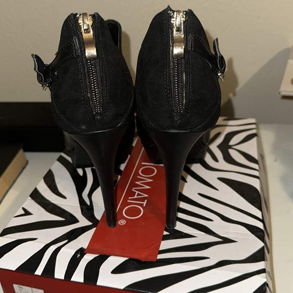 Heels - Picture 4 of 6